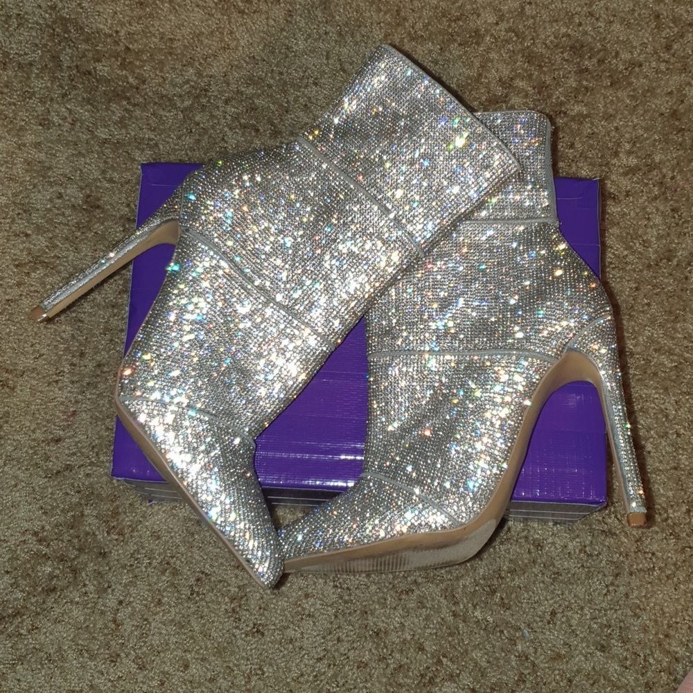 Steve Madden Winona Rhinestone Booties sz 6.5 - Picture 2 of 6